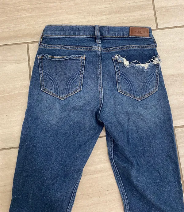 Hollister Low Rise Distressed Boyfriend Jeans - Image 7