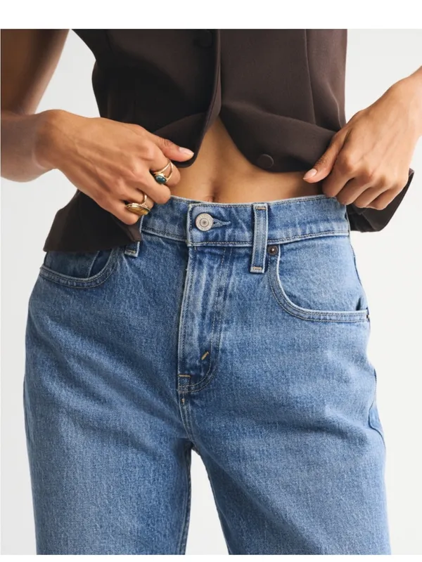 Abercrombie & Fitch The 90s Relaxed Jean High Rise Size 26R in Distressed Medium - Image 3
