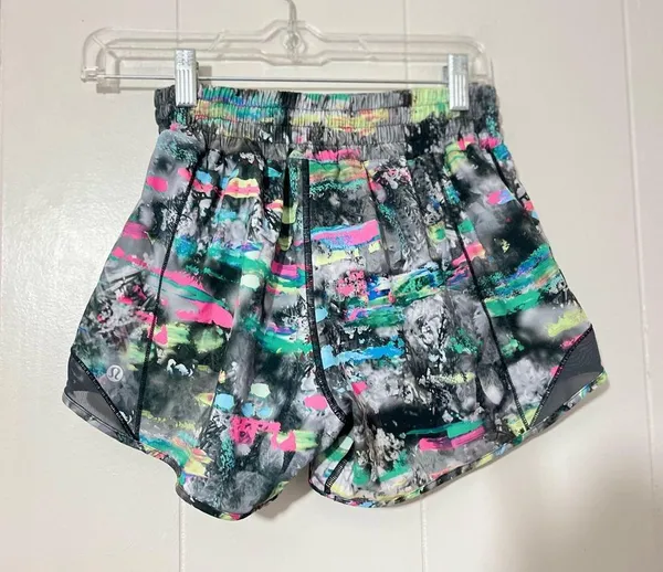 Lululemon Hotty Hot Short 4” Paint Drift Multi Color Size 4 - Image 3