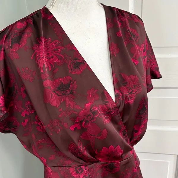 Chelsea28 Elegant Red‎ Floral V-Neck Short Sleeve Dress Floor Length Size Medium - Image 2