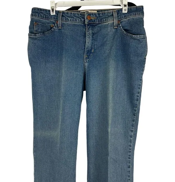 Signature by Levi's Women's At Waist Bootcut Denim Jeans Size 14 Short - Image 3