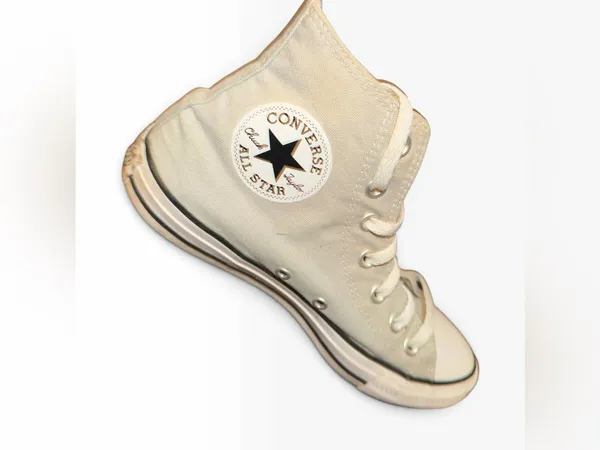 Converse UNISEX CHUCK TAYLOR ALL STAR HIGH TOP SNEAKER women’s 7.5 men’s 5.5 - Image 2