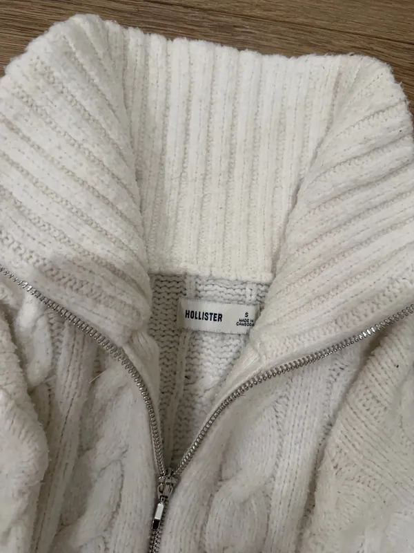 Hollister White Cardigan Knit - Image 2