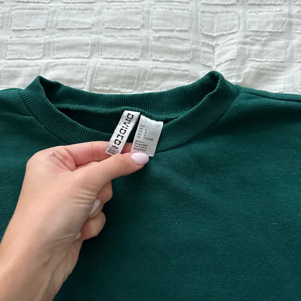 H&M Cropped Sweatshirt - Image 2