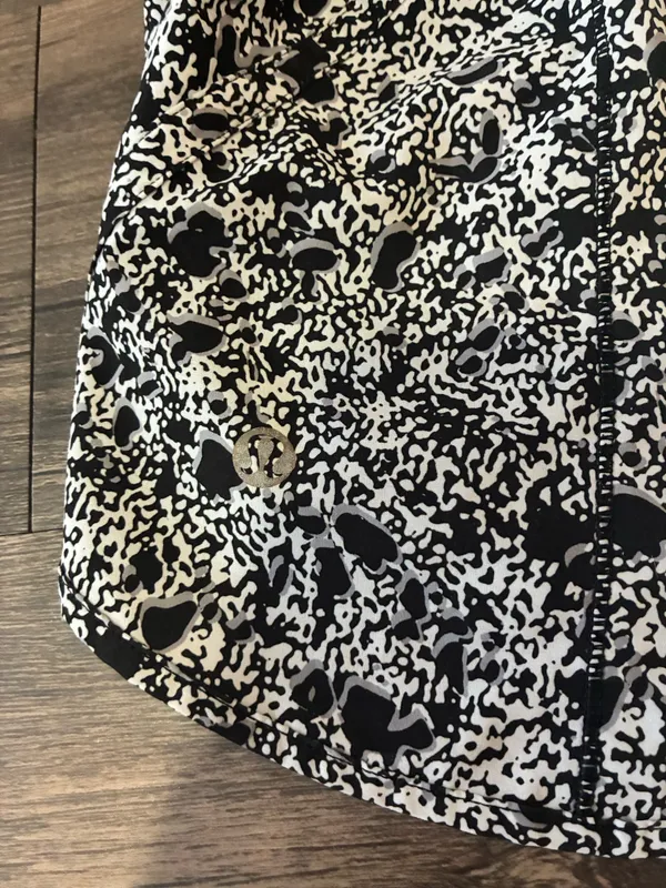 Lululemon black and white speckled shorts  - Image 4