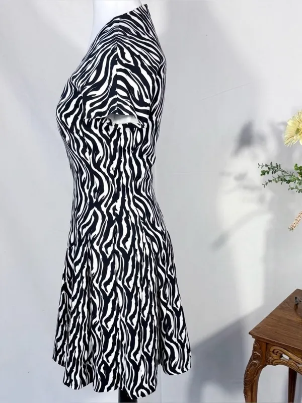 💥REISS Black White Zebra Fit & Flare V Neck Mini Dress Pockets Sz 2 💛 - Image 5