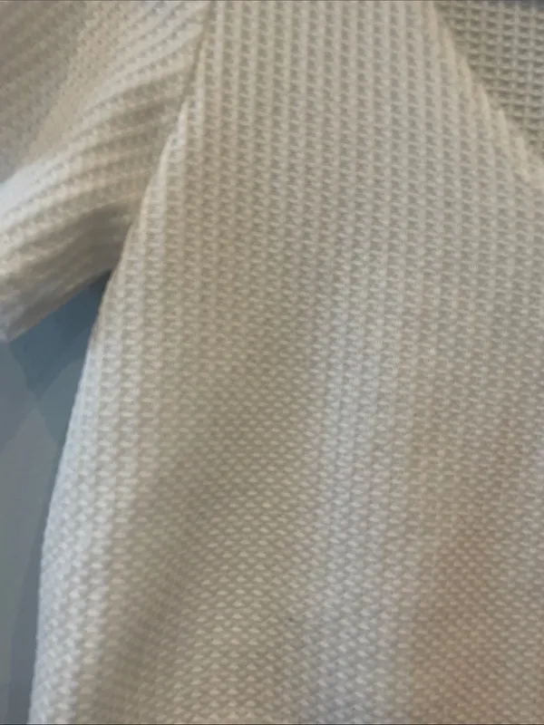 White Textured V-Neck Cropped Top simple casual - Image 2