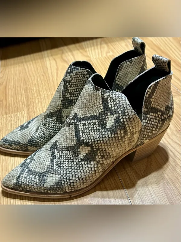 Dolce Vita Cream & Black Snake-Print Cutout Ankle Boots ladies sz U.S 8.5 - Image 3