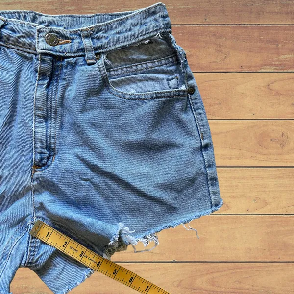 Vintage High Waisted Shorts with Window Pocket - Image 4