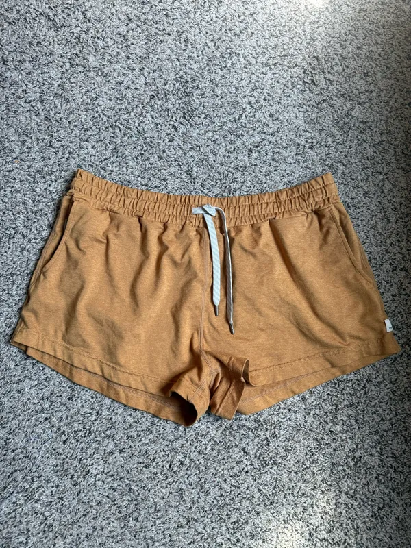 Vuori Women's Halo Performance short - Image 2