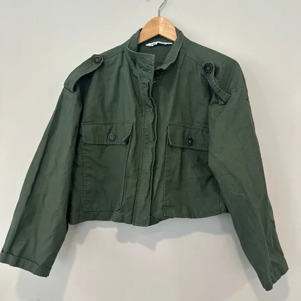 Zara military green Utility cropped jacket women size Medium - Image 2