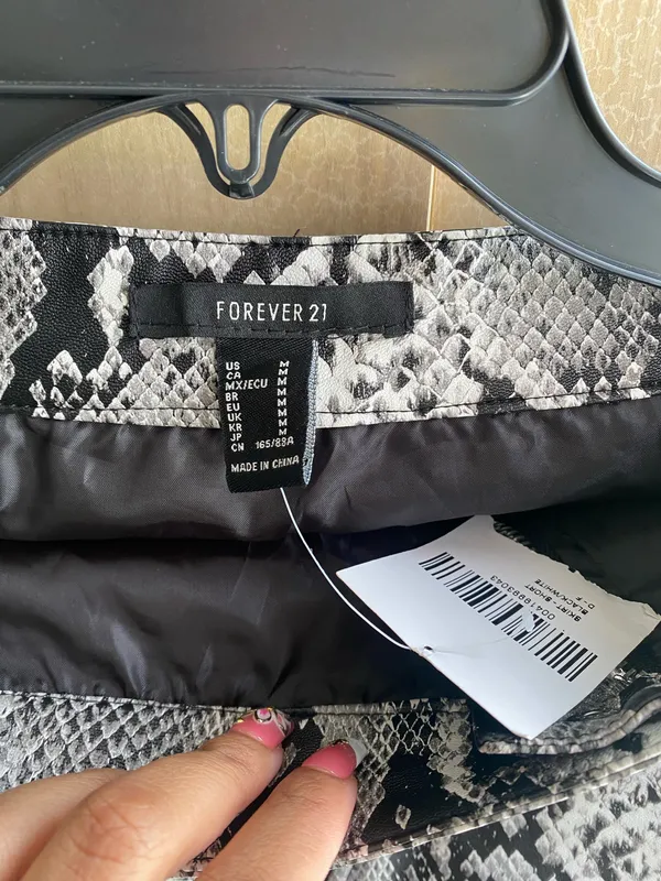 Size medium forever 21 mini faux leather skirt - Image 3