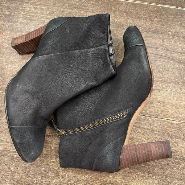 COLE HAAN Harper Bootie II Black Nubuck Leather Side Zip Ankle Size 6 1/2‎ - Image 2