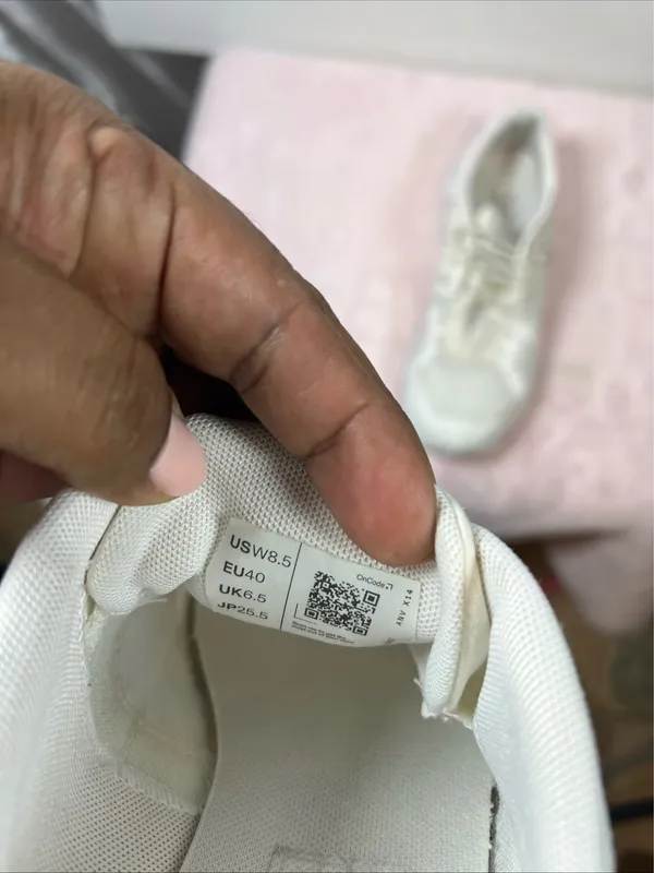 On Cloud Running Shoes White8.5 - Image 8
