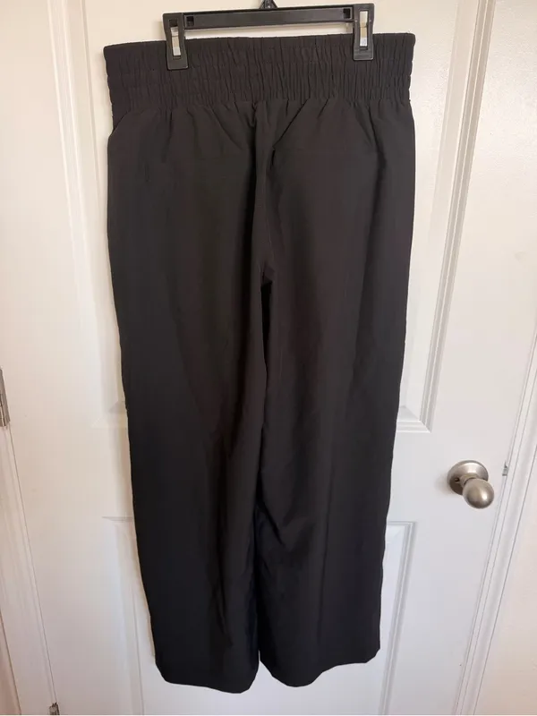 Spanx On the Move Wide Leg Pants Medium - Image 4