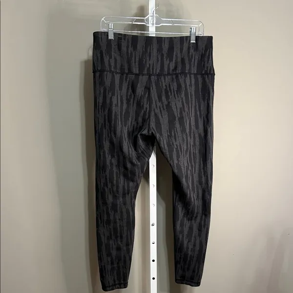 Lysse Reversible Leggings Size‎ XL Black/Gray Athleisure- Dark Woods - Image 6