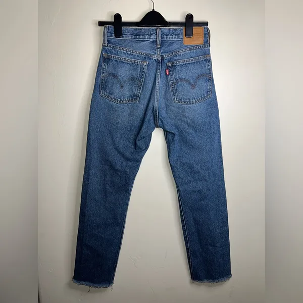 Levi's Women's Blue Distressed wedgie Straight Leg medium wash Jeans 26‎ - Image 3