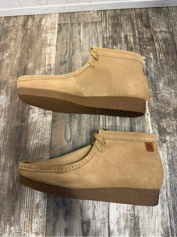 Clarks Women's Suede Ankle Boot in Light Beige Size 7.5 - Image 15