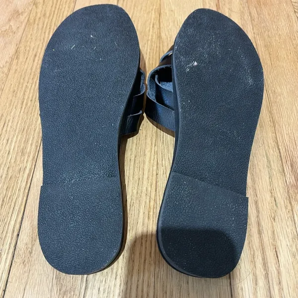 Black Sandals Sleek Design - Image 8