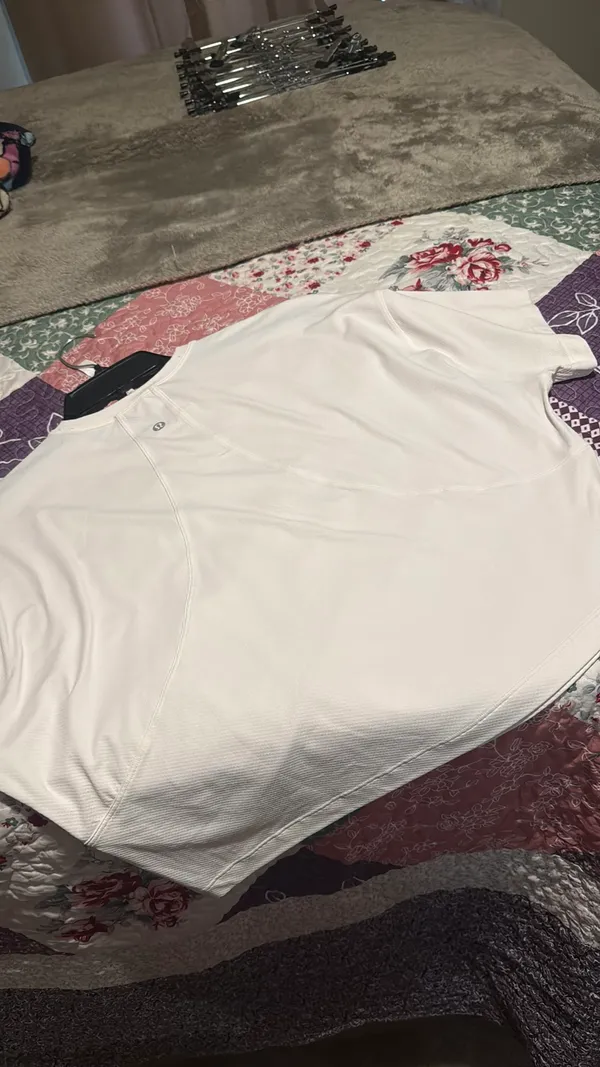 Lululemon T-Shirt - Image 3