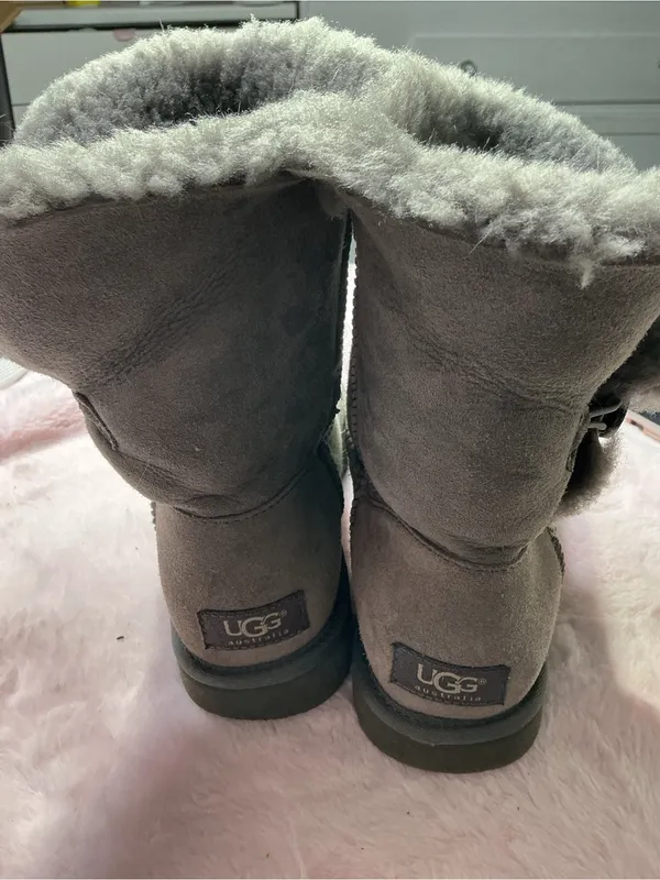 UGG Gray Shearling-Lined Short Winter Boots b95 - Image 3