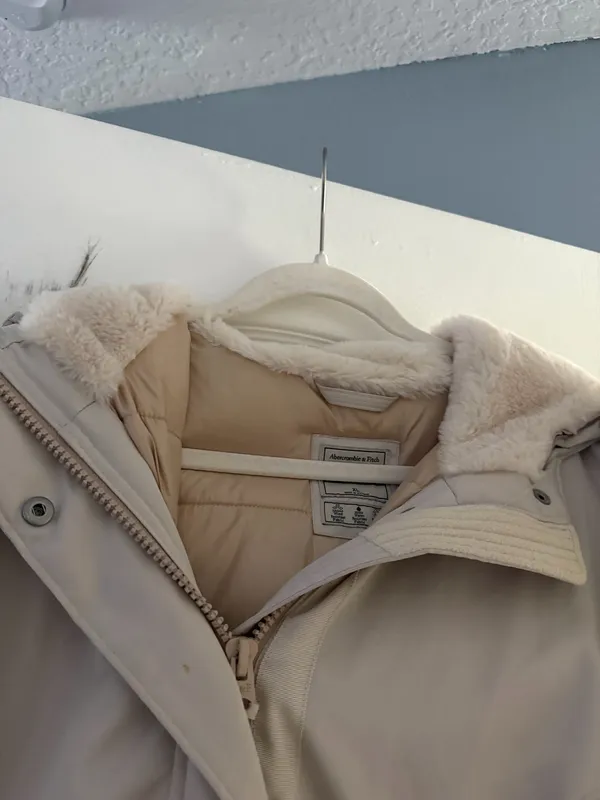 Abercrombie & Fitch women’s ultra winter coat - Image 3