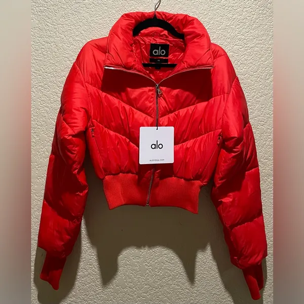 ALO Yoga NWT Cropped Atmosphere Puffer Bright Red Size XS - Image 5