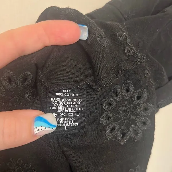 ✨Storia Crochet Floral Cropped Black Sz Large Top✨ - Image 6