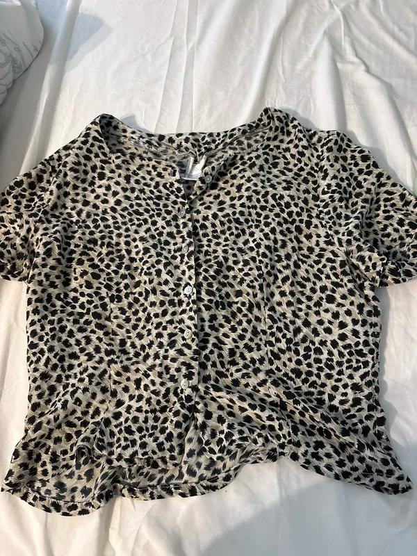 Women’s K. Arnold 100% Silk Leopard Print Top Multiple Size M - Image 3