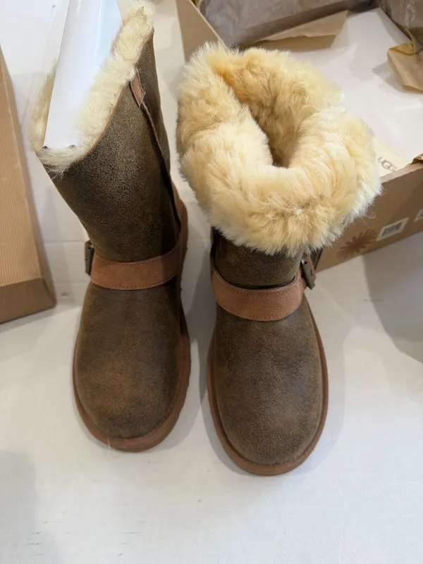 UGG Boots Classic - Image 2