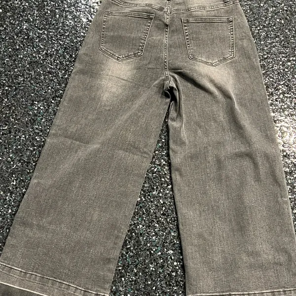 Women’s Size 8 Wide Leg Jeans - Image 4