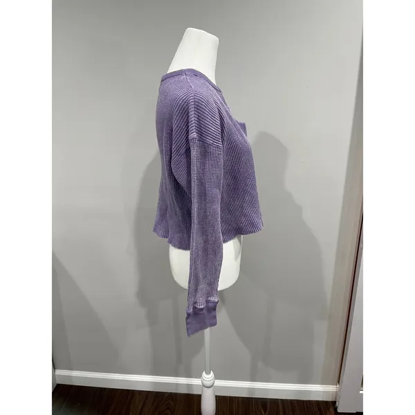 Madeline &‎ Monroe Purple Waffle Knit Cropped V Neck Long Sleeve Top Size M - Image 5