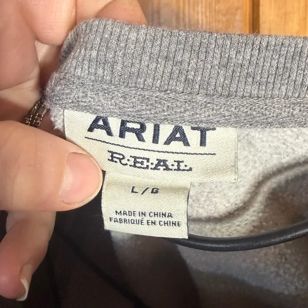 Ariat Gray Graphic Women's Sweater REAL Pacific Steerhead Sweatshirt size large - Image 4