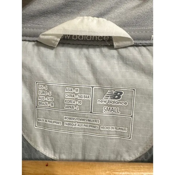 New Balance women's aqua‎ windbreaker jacket Small - Image 2