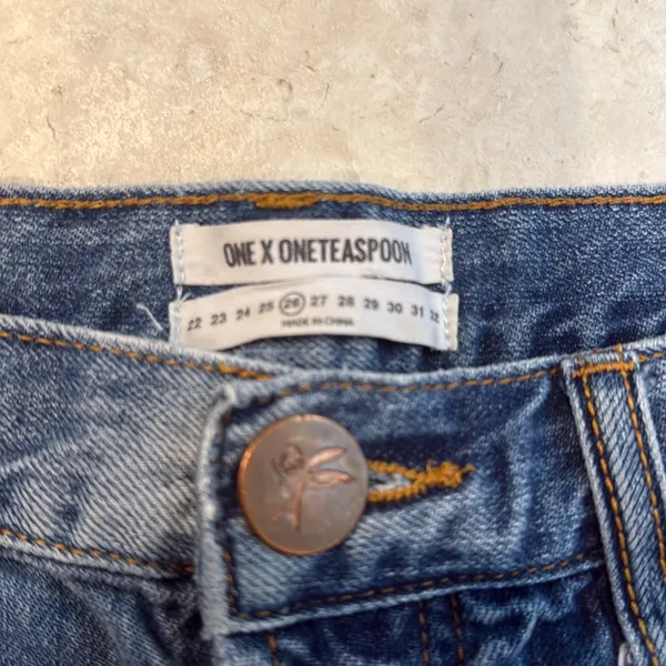 • One Teaspoon • Women’s WORN OUT daisy duke cut denim distressed shorts. - Image 4