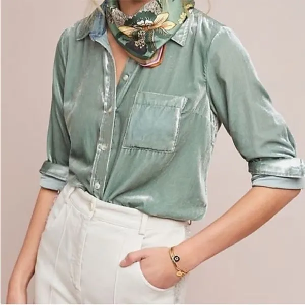 ANTHROPOLOGIE MAEVE Karina Velvet Button Down Top in Sage Green size 10‎ - Image 2