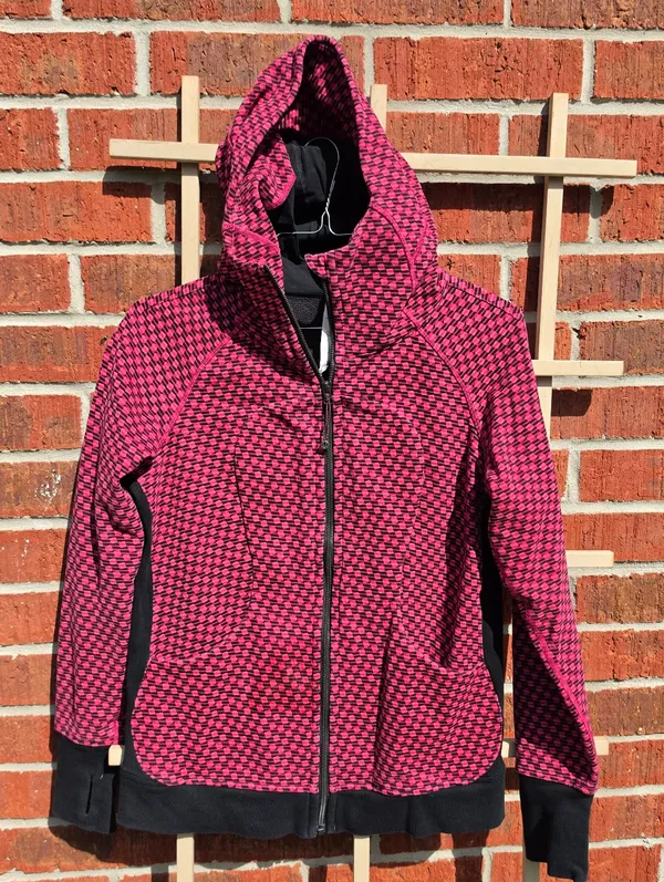 Lululemon Scuba Hoodie in wine size 10 - Image 3