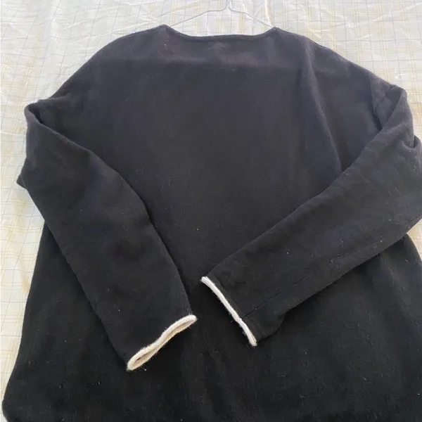 KIER + J Black Cashmere Sweatshirt with White Star - Image 4