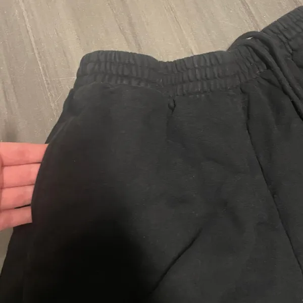 SKIMS Black Lounge Shorts - Image 3