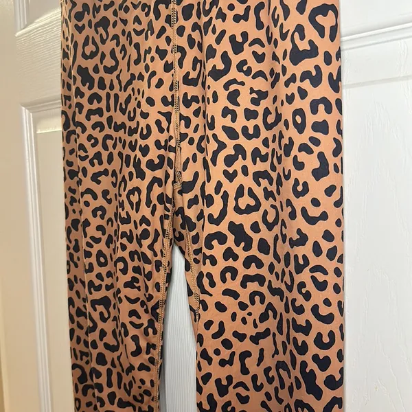 Unbranded Women’s Leopard Print Mid Rise Leggings‎ Size Medium - Image 2
