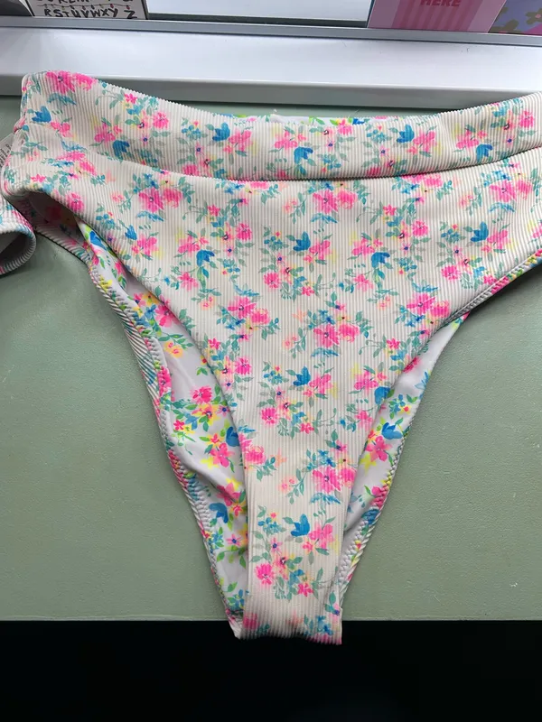 Kulani Kinis Bikini Set - Image 2