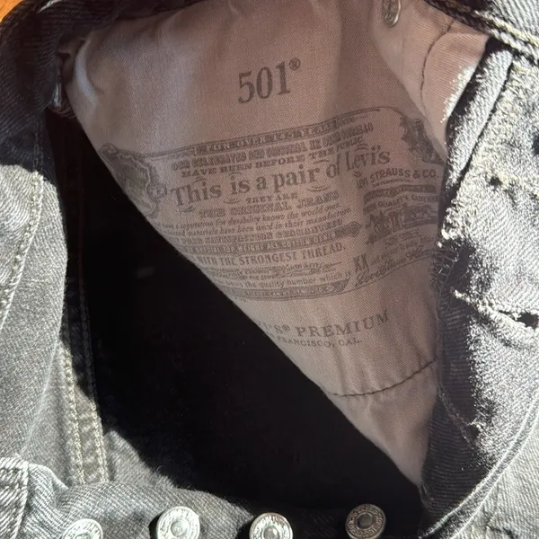 Levi's 501, size‎ 28 black jean shorts - Image 4