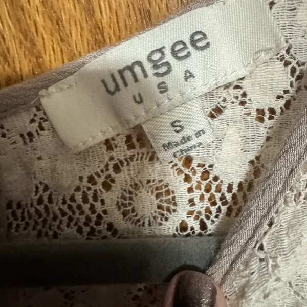 Brownish mauve color Umgee blouse open back size small lace top. - Image 2