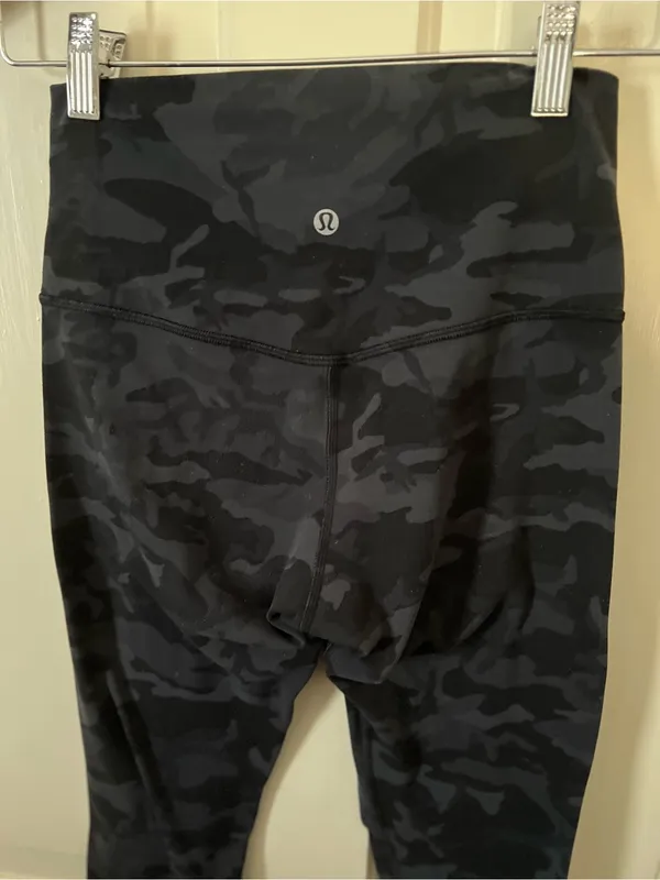 Lululemon Lululemon Align High-Rise Crop 21" Incognito Camo Print Size 6 - Image 5