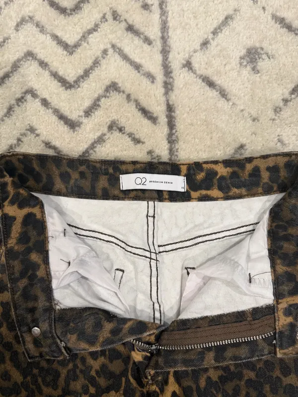 Q2 Leopard Jeans Brown Size XS - Image 4
