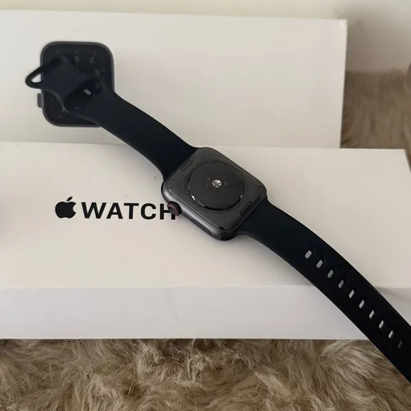 Apple Watch SE Gen 44mm - Silver - Unlocked - Image 4