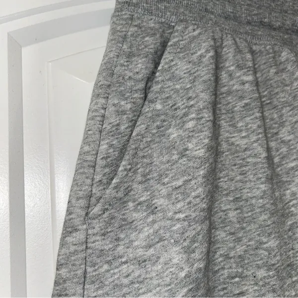 Old Navy Vintage Sweat Shorts 5 Inch Inseam Medium - Image 5