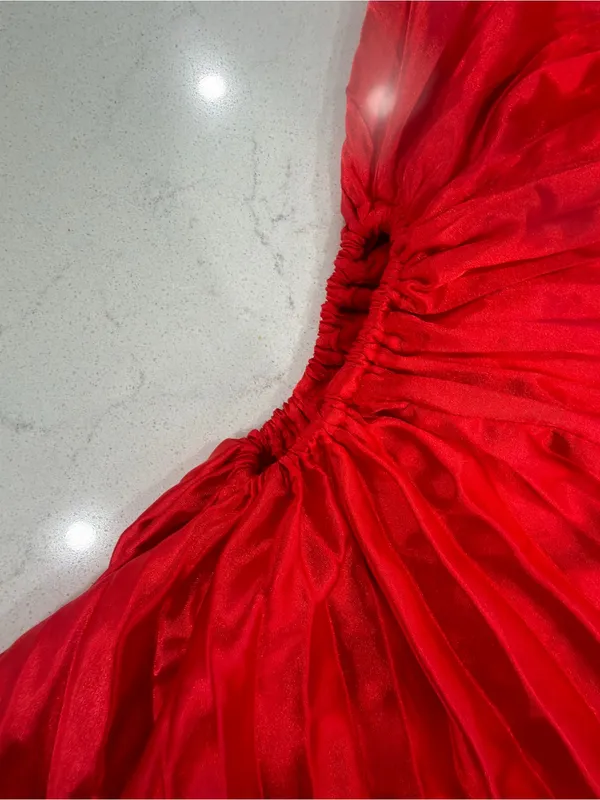 Aakaa One-Shoulder Red Pleated Midi Dress with Side Cutout Detail - Image 5