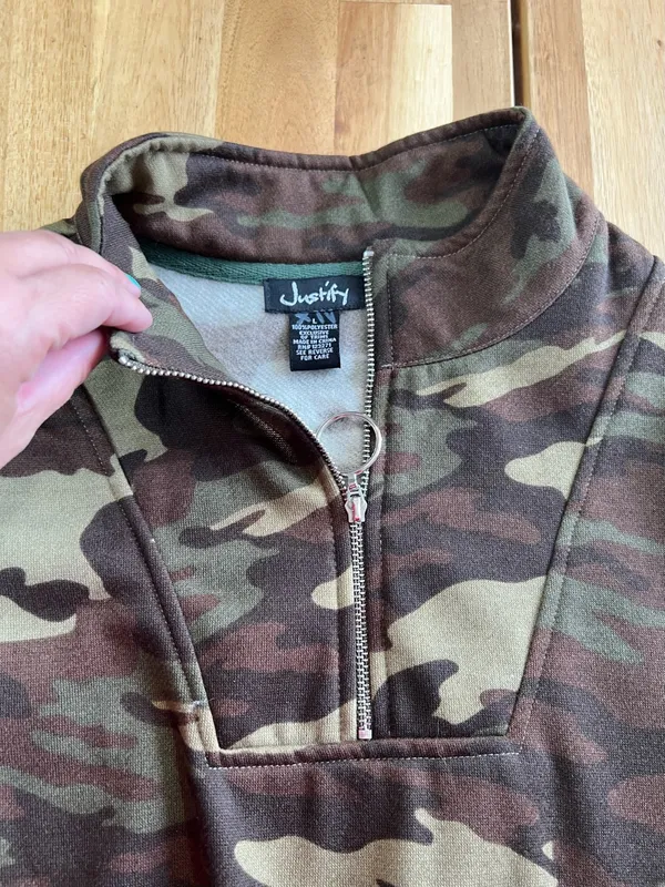Justify Camo Quarter Zip Pullover Sweatshirt Size L Vibes Graphic - Image 4