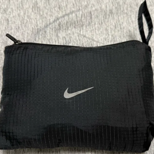 Nike Women's Black Windbreaker Jacket - Image 5